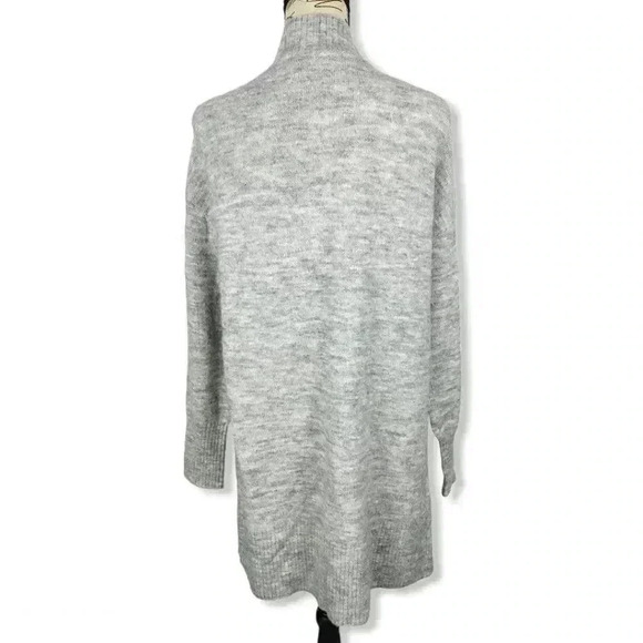Chelsea 28- Gray cardigan- S - Picture 1 of 4